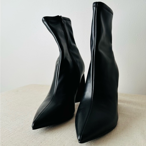 New Steve Madden Black Ticker Pointed Toe Block Heel Bootie - Picture 11 of 11